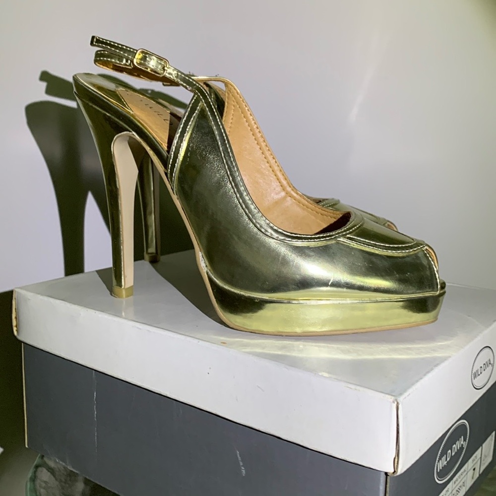 Wild Diva Gold Peep-Toe Heels with Slingback Sz 7 EUC
